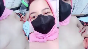Jilbab Pink Bugil Pamerin Toket Mungilnya Video by Kompoz